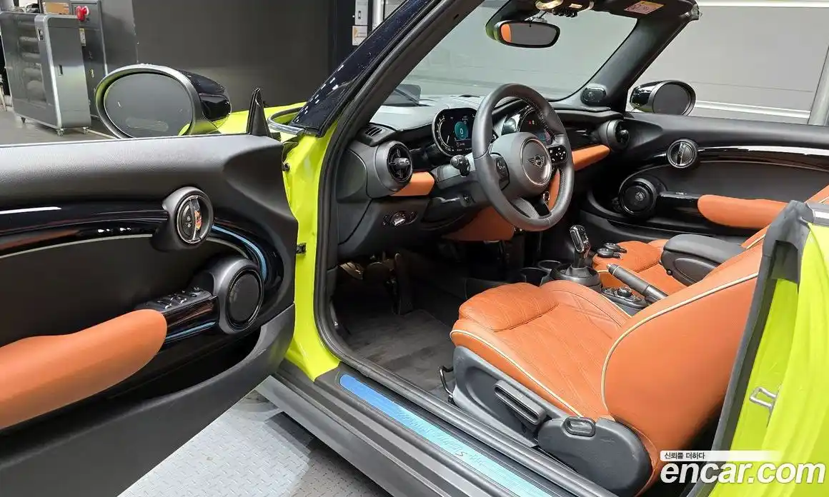 Mini Cooper Convertible 2024 2.0 Автомат в Москве № 213987, фото 18