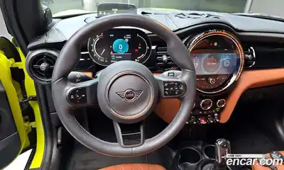 Mini Cooper Convertible 2024 2.0 Автомат в Москве № 213987, миниатюра 3