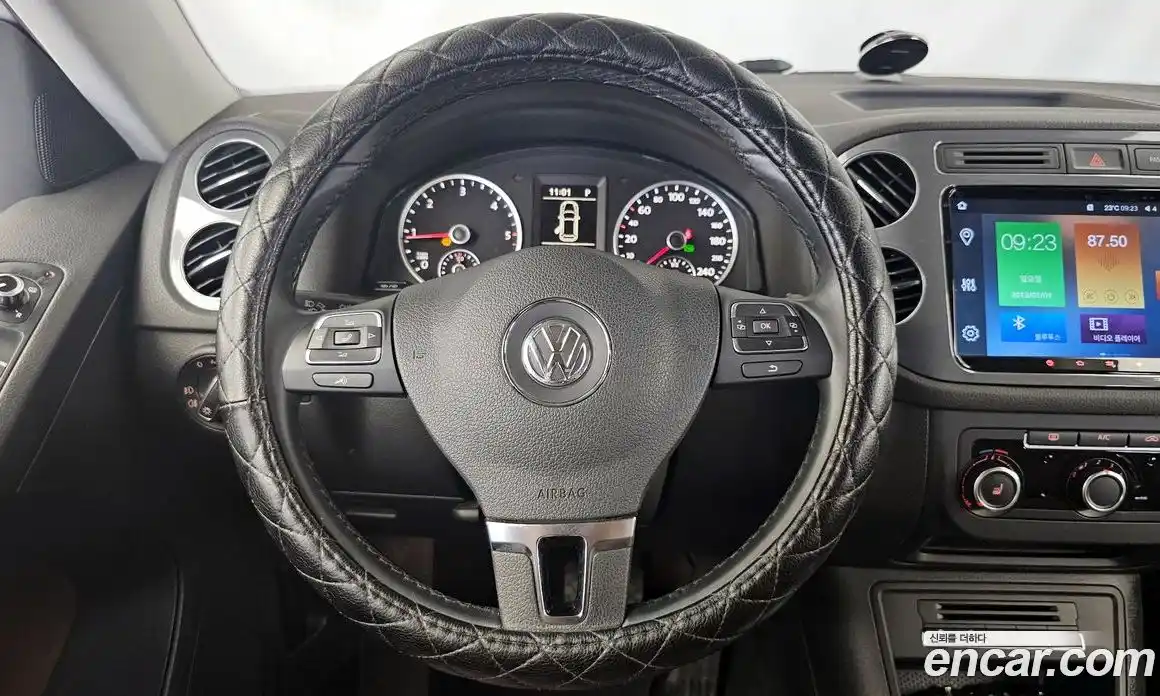 Volkswagen Tiguan 2015 2.0 Автомат в Москве № 215170, фото 13