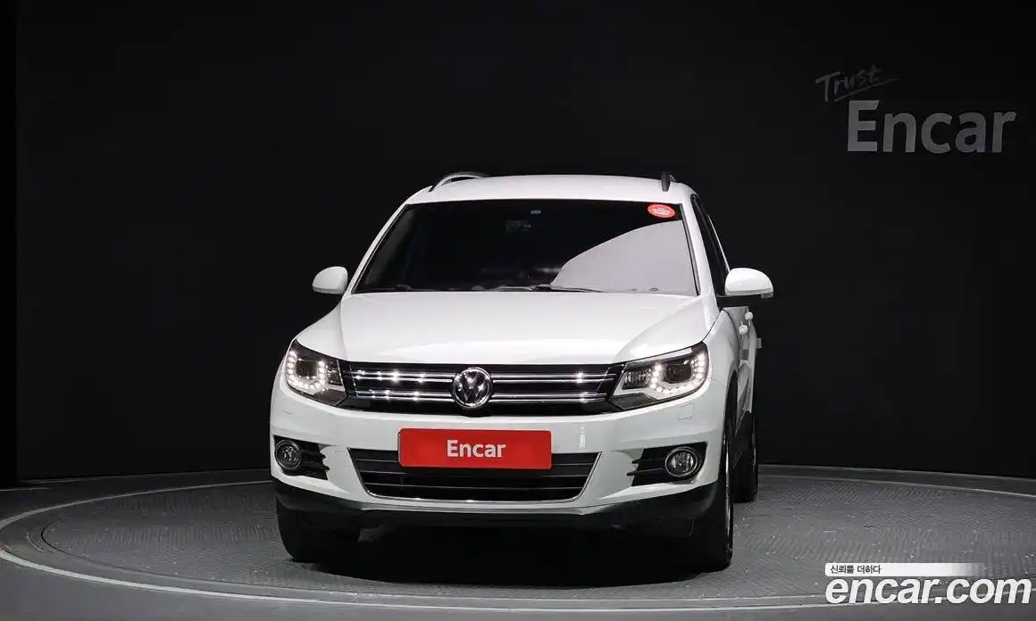 Volkswagen Tiguan 2015 2.0 Автомат в Москве № 215170, фото 14