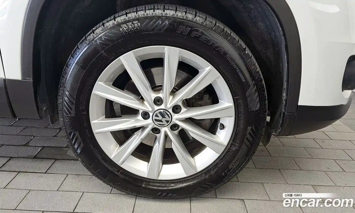 Volkswagen Tiguan 2015 2.0 Автомат в Москве № 215170, фото 20