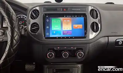 Volkswagen Tiguan 2015 2.0 Автомат в Москве № 215170, миниатюра 4