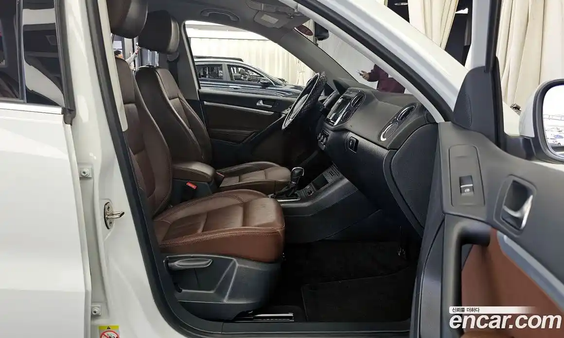 Volkswagen Tiguan 2015 2.0 Автомат в Москве № 215170, фото 7