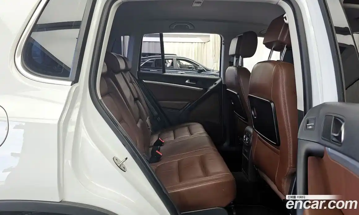 Volkswagen Tiguan 2015 2.0 Автомат в Москве № 215170, фото 8