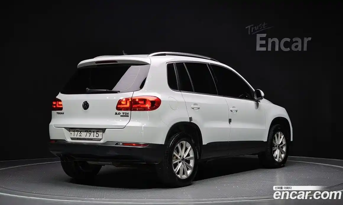 Volkswagen Tiguan 2015 2.0 Автомат в Москве № 215170, фото 9