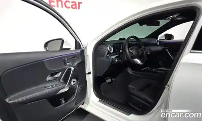 Mercedes-Benz A-Class 2024 2.0 Автомат в Москве № 216432, миниатюра 11