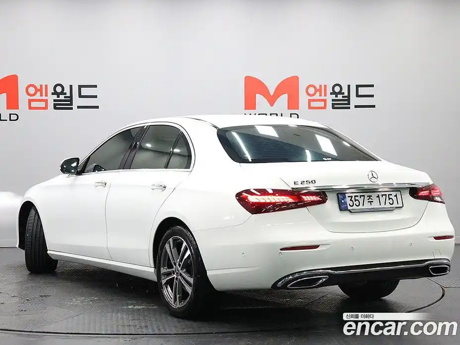 Mercedes-Benz E-Class 2023 2.0 Автомат в Москве № 220183, фото 4