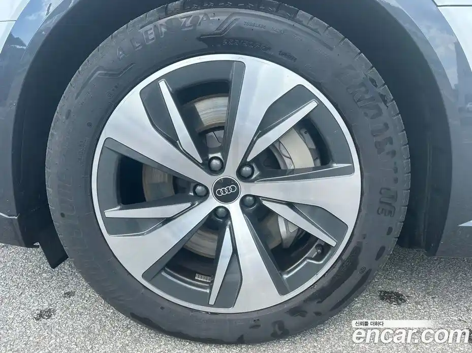 Audi Q8 e-tron 2024 Автомат в Москве № 230315, фото 5