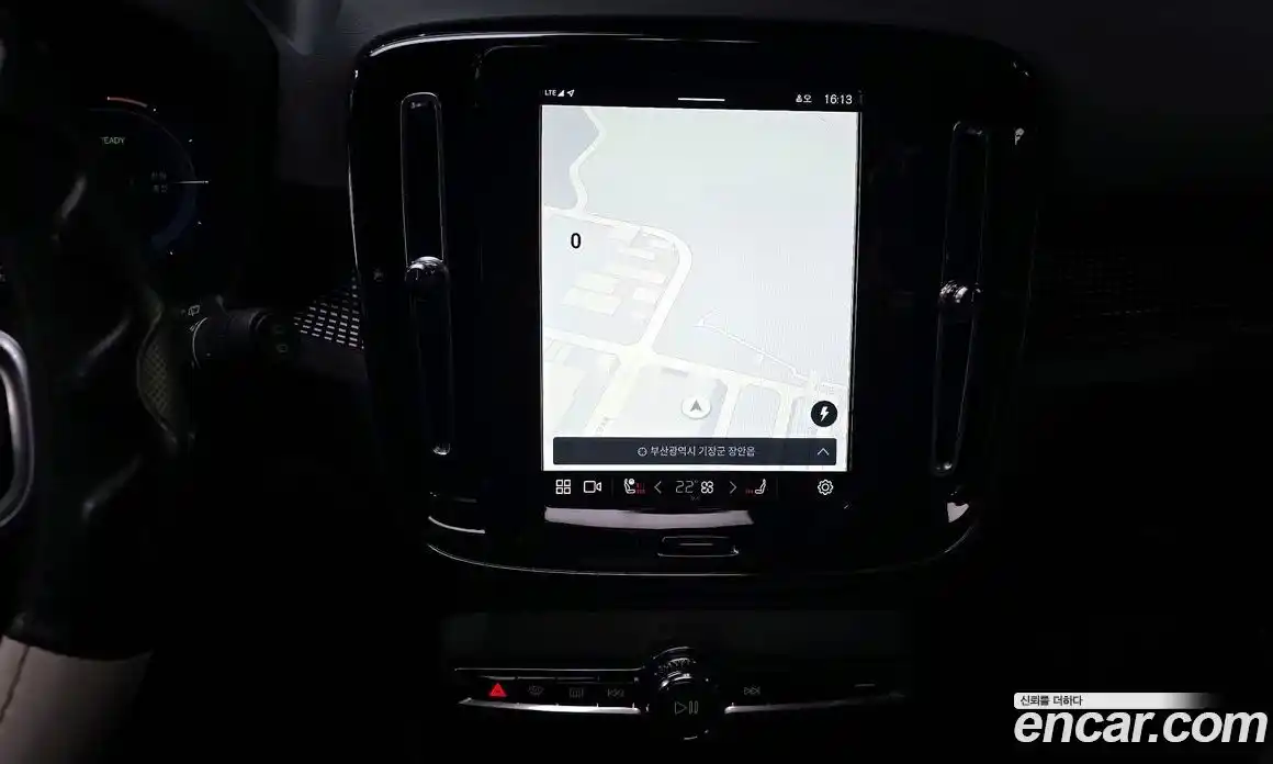 Volvo XC40 2022 0.2 Автомат в Москве № 230472, фото 11