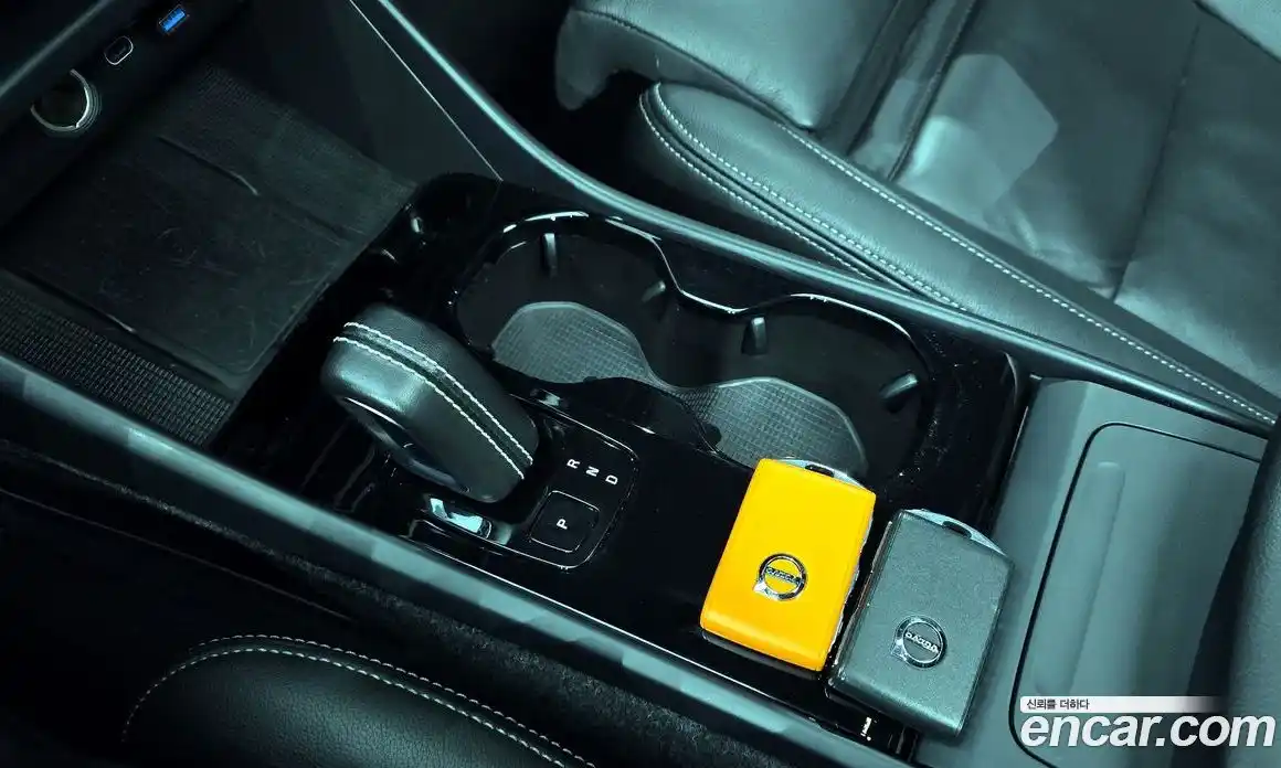 Volvo XC40 2022 0.2 Автомат в Москве № 230472, фото 15