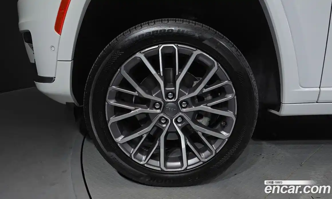 Jeep Cherokee 2021 3.6 Автомат в Москве № 278915, фото 11