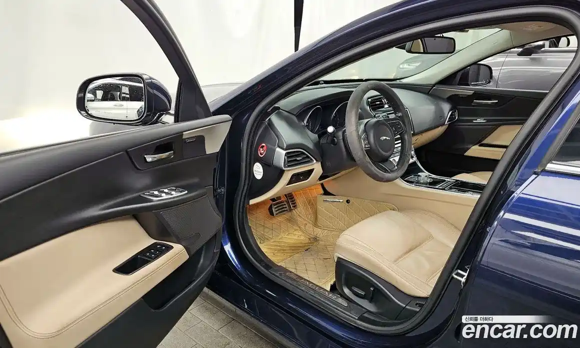 Jaguar XE 2016 2.0 Автомат в Москве № 304988, фото 6