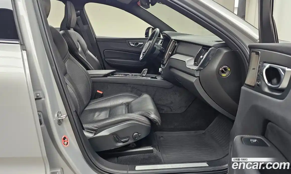 Volvo XC60 2022 2.0 Автомат в Москве № 312621, фото 12