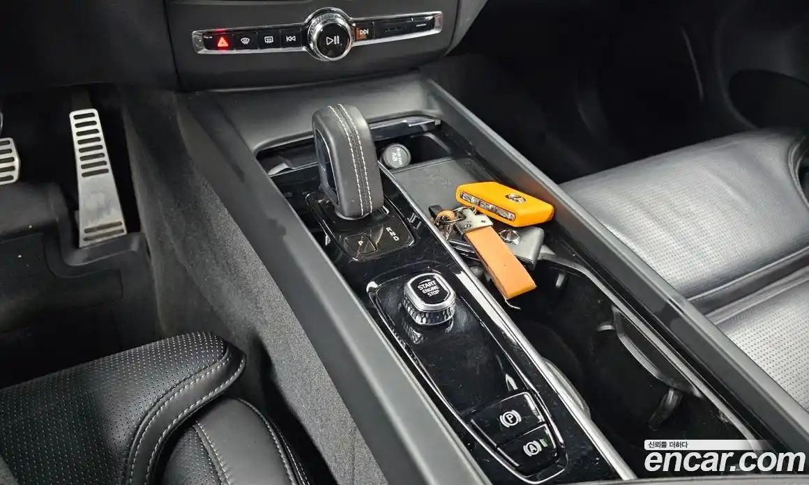 Volvo XC60 2022 2.0 Автомат в Москве № 312621, фото 15