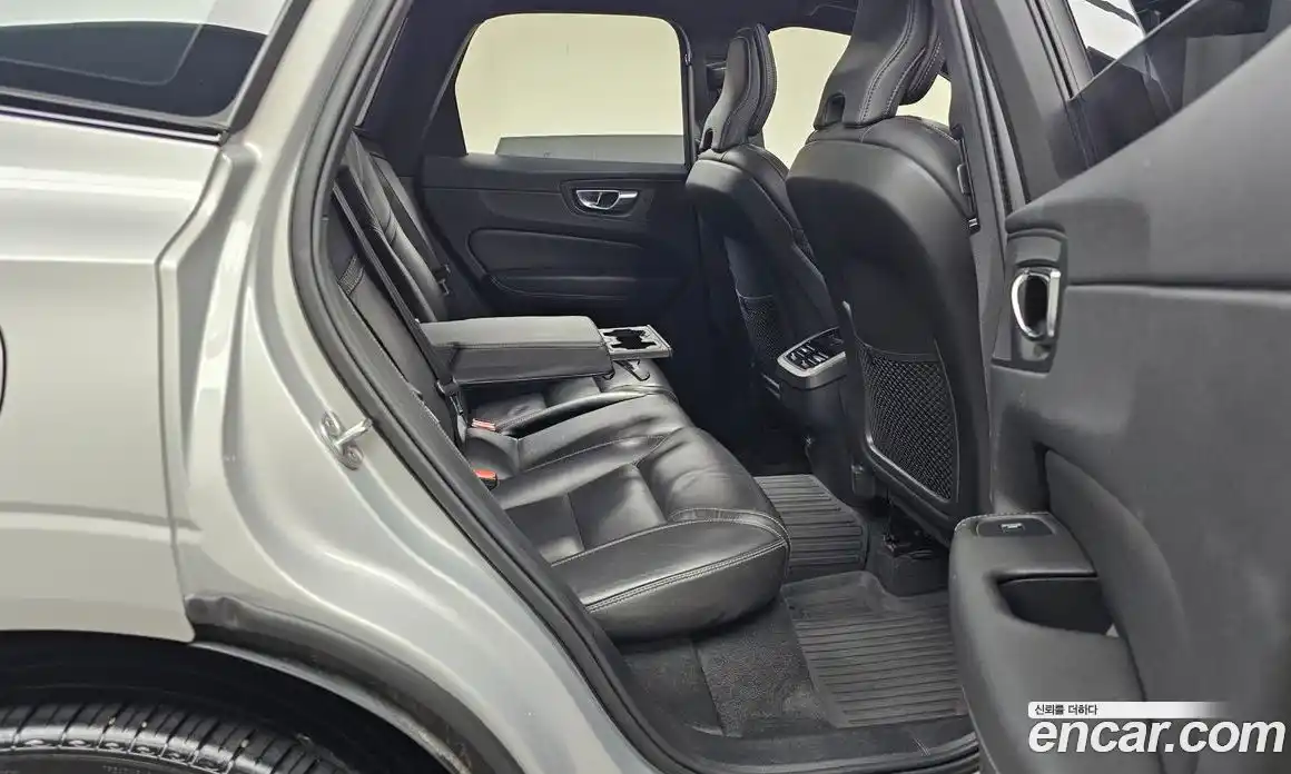 Volvo XC60 2022 2.0 Автомат в Москве № 312621, фото 6