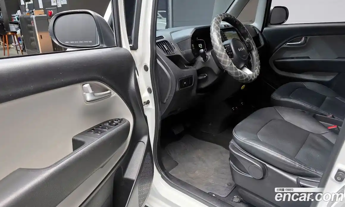 Kia Ray 2023 1.0 Автомат в Москве № 121954, фото 13