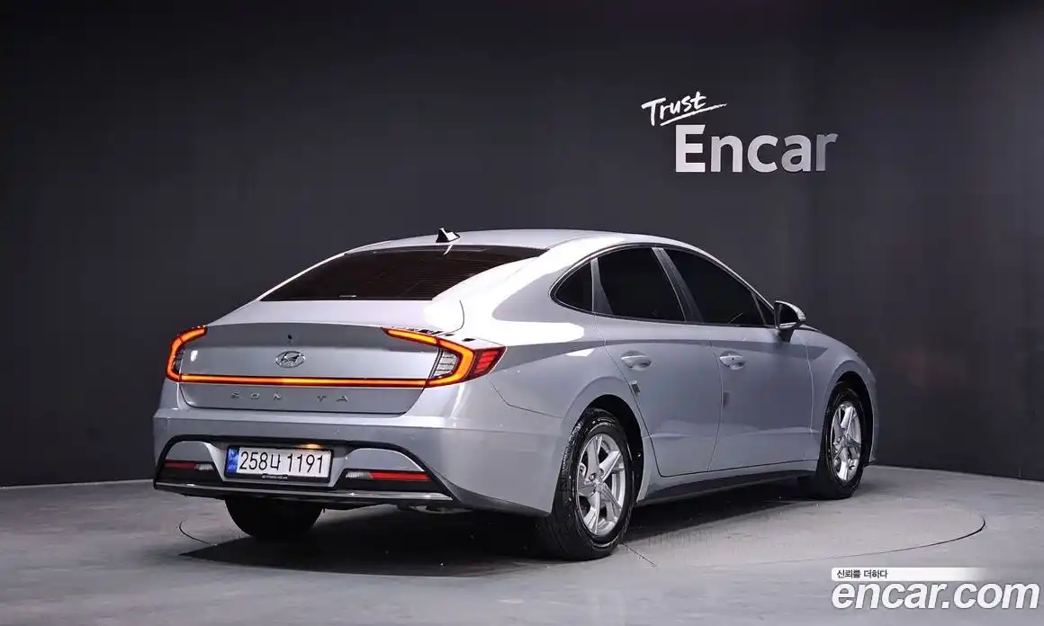 Hyundai Sonata 2023 2.0 Автомат в Москве № 126956, фото 2