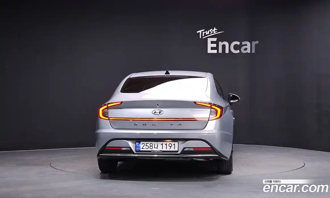 Hyundai Sonata 2023 2.0 Автомат в Москве № 126956, фото 4