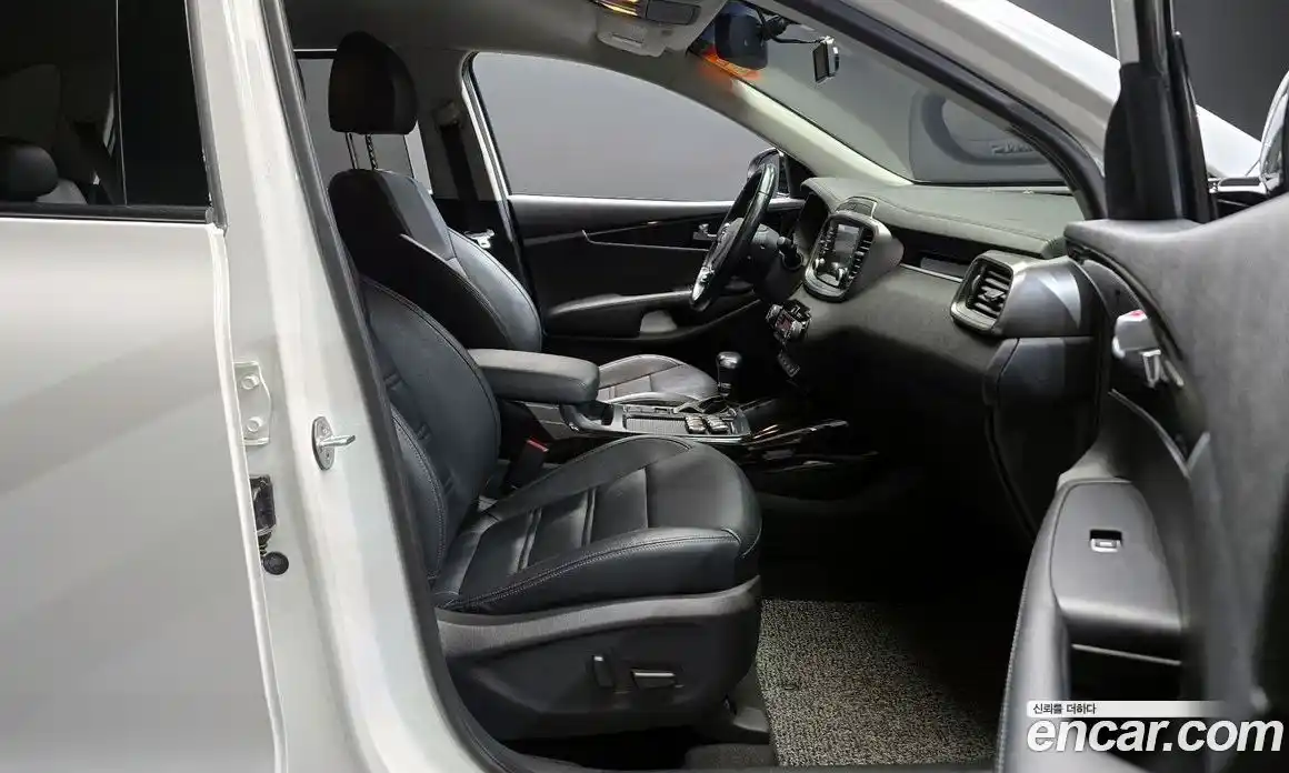 Kia Sorento 2018 2.0 Автомат в Москве № 133170, фото 20