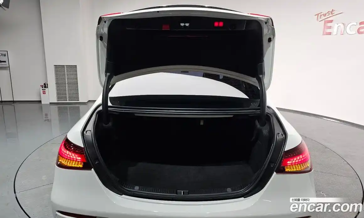 Mercedes-Benz E-Class 2021 2.0 Автомат в Москве № 142511, фото 15