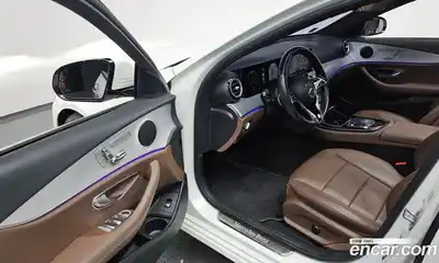 Mercedes-Benz E-Class 2021 2.0 Автомат в Москве № 142511, миниатюра 4