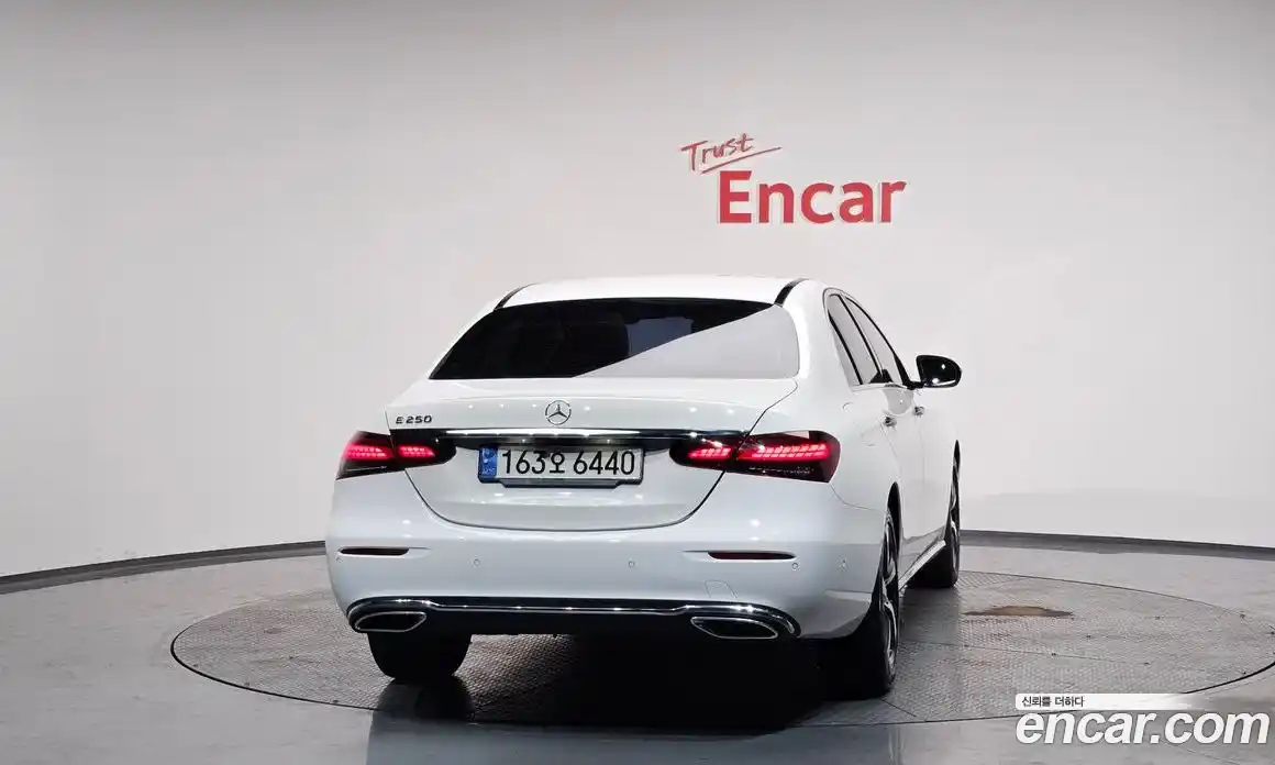 Mercedes-Benz E-Class 2021 2.0 Автомат в Москве № 142511, фото 8