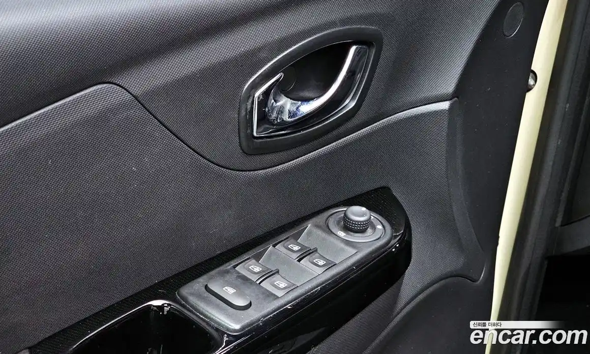 Renault QM3 2014 1.5 Автомат в Москве № 150294, фото 19