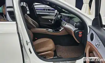 Mercedes-Benz E-Class 2021 2.0 Автомат в Москве № 161943, миниатюра 11