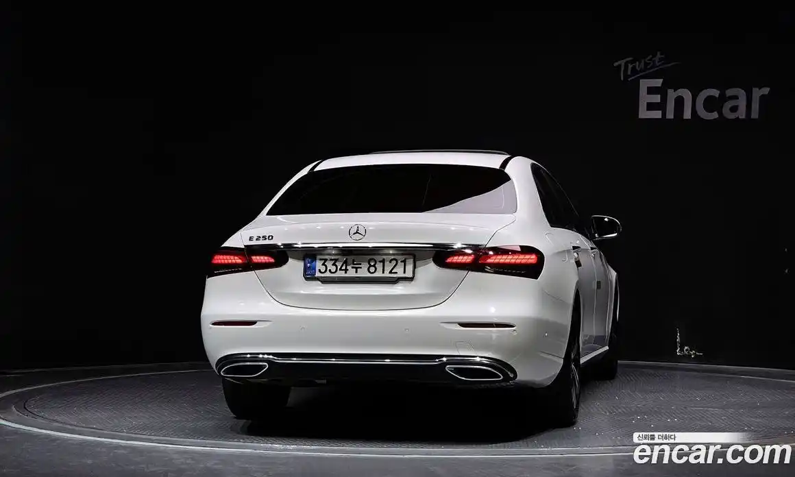 Mercedes-Benz E-Class 2021 2.0 Автомат в Москве № 161943, фото 4