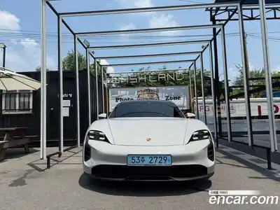 Porsche Taycan, 2024