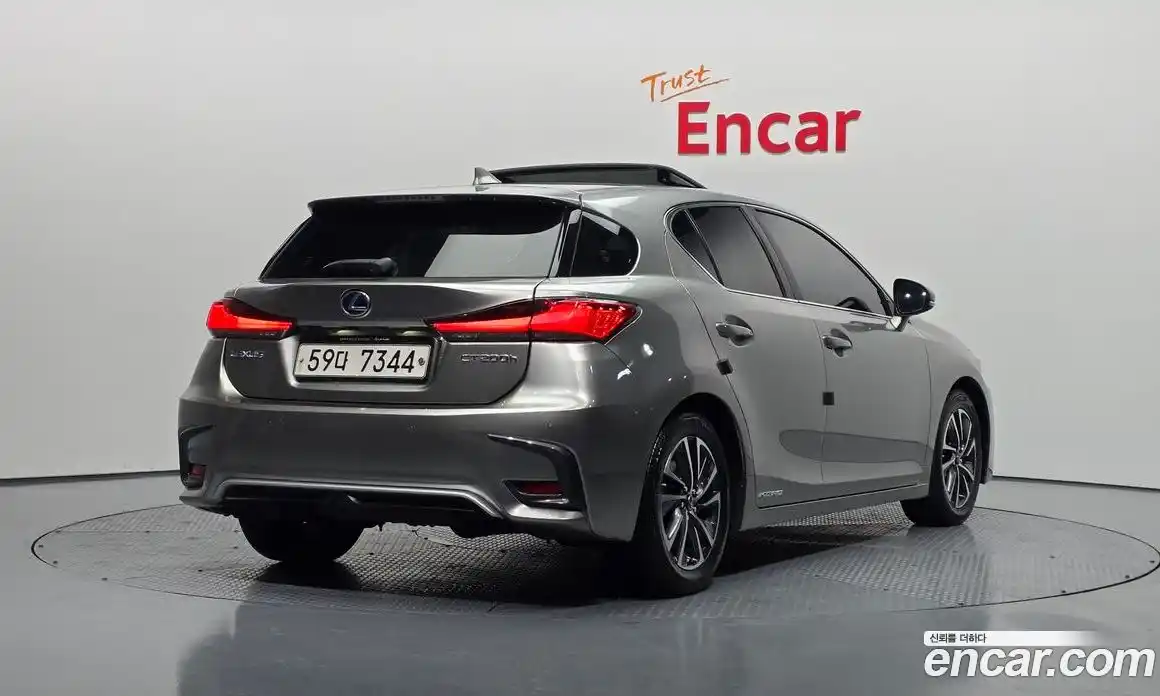 Lexus CT200h 2018 1.8 Автомат в Москве № 168320, фото 11