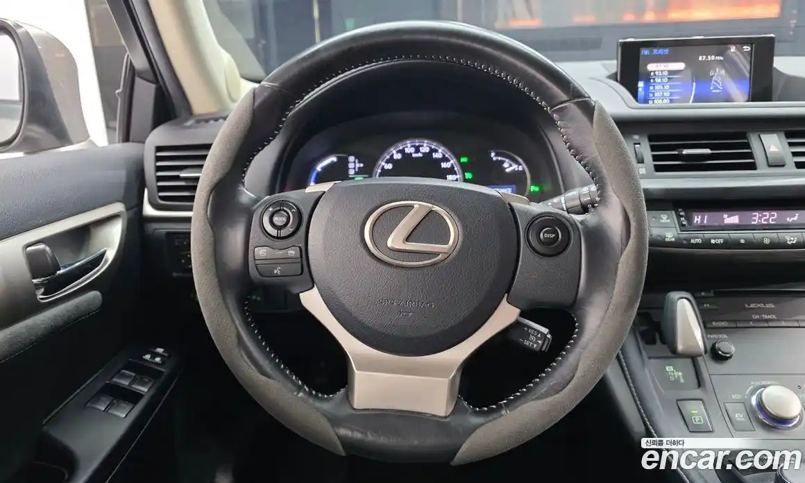 Lexus CT200h 2018 1.8 Автомат в Москве № 168320, фото 12