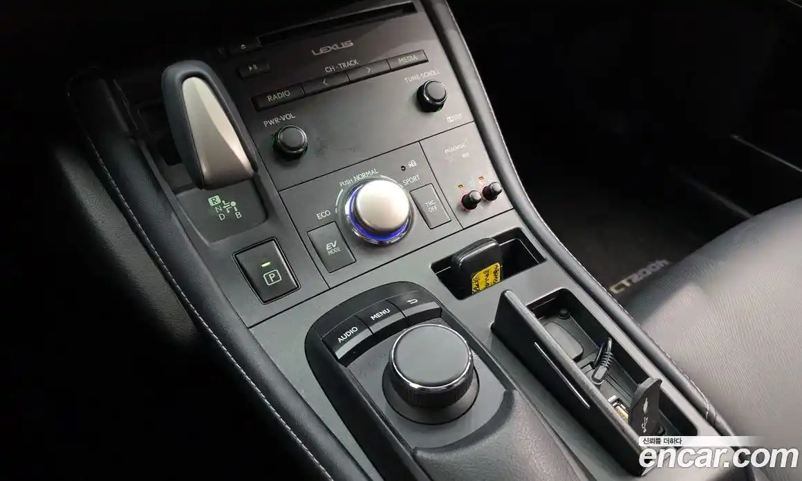 Lexus CT200h 2018 1.8 Автомат в Москве № 168320, фото 6