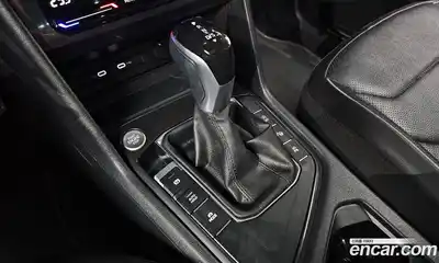 Volkswagen Tiguan 2023 2.0 Автомат в Москве № 168705, миниатюра 2