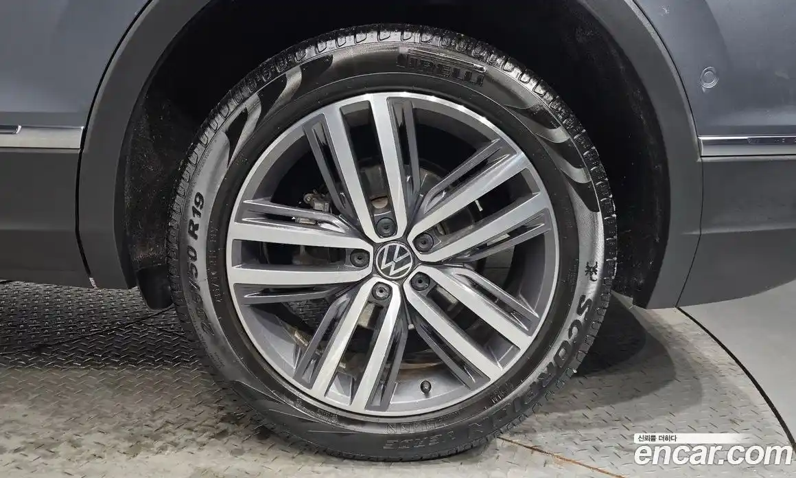 Volkswagen Tiguan 2023 2.0 Автомат в Москве № 168705, фото 10