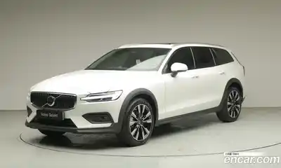 Volvo V60, 2025