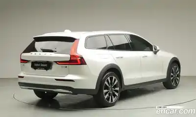Volvo V60 2025 2.0 Автомат в Москве № 176939, миниатюра 2