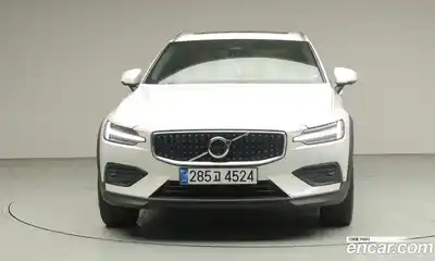 Volvo V60 2025 2.0 Автомат в Москве № 176939, миниатюра 3
