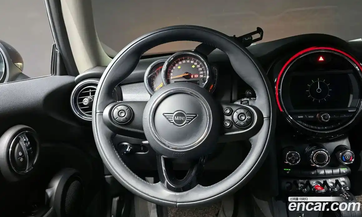 Mini Cooper 2019 1.5 Автомат в Москве № 179507, фото 11