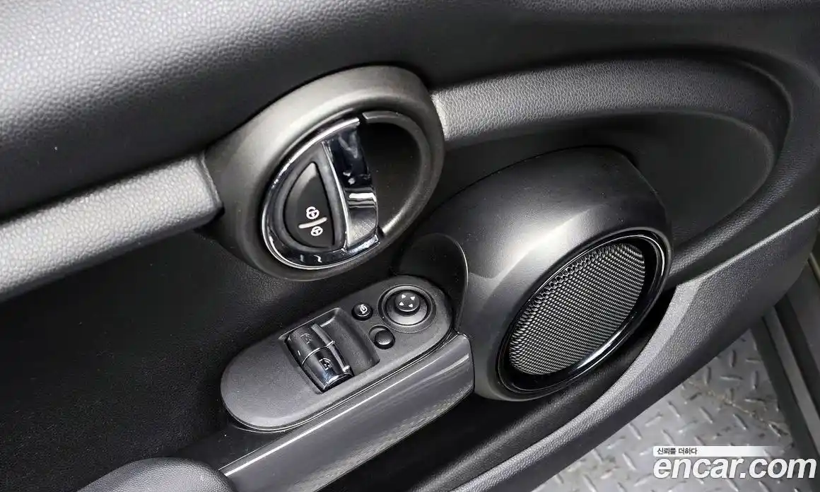 Mini Cooper 2019 1.5 Автомат в Москве № 179507, фото 18