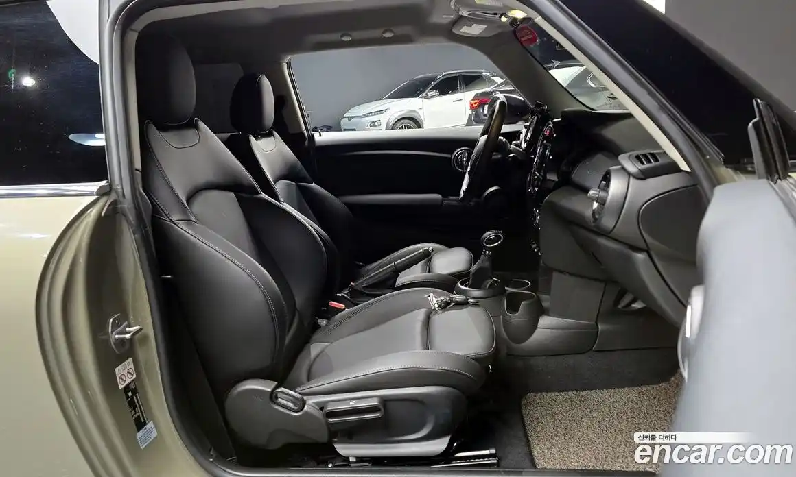 Mini Cooper 2019 1.5 Автомат в Москве № 179507, фото 19