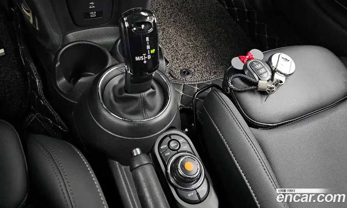 Mini Cooper 2021 1.5 Автомат в Москве № 186211, фото 19