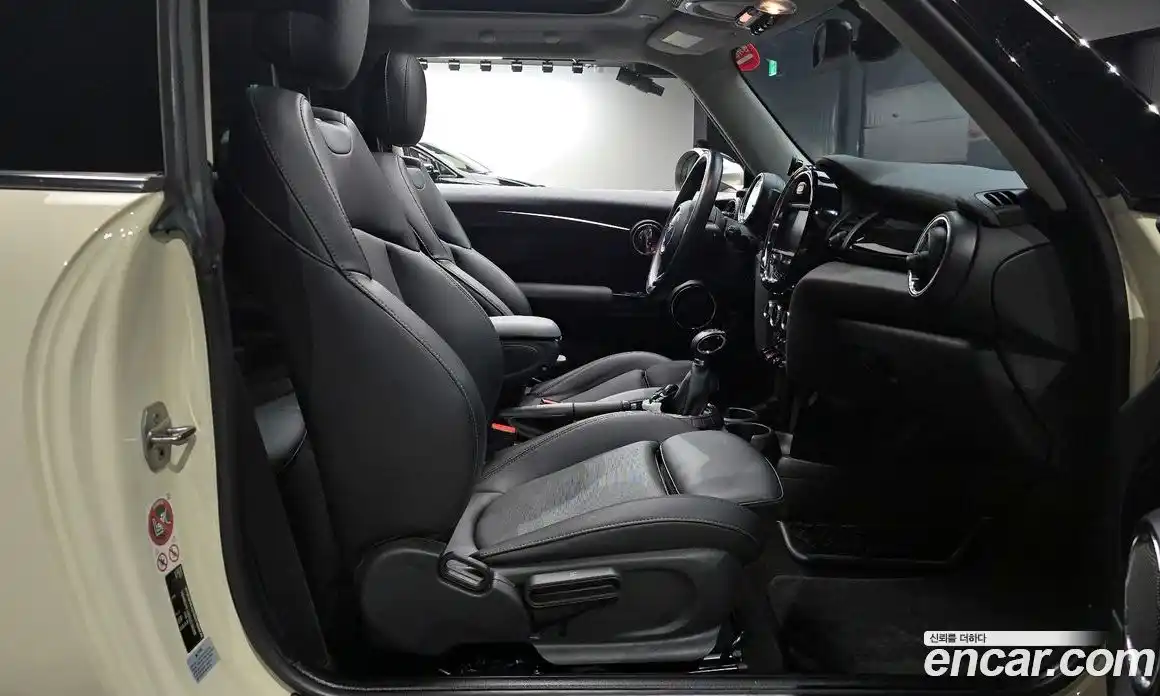 Mini Cooper 2017 1.5 Автомат в Москве № 189965, фото 12