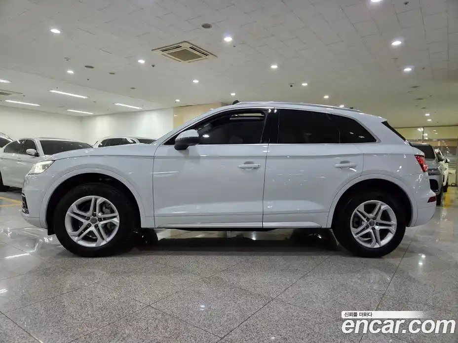 Audi Q5 2020 2.0 Автомат в Москве № 190391, фото 3