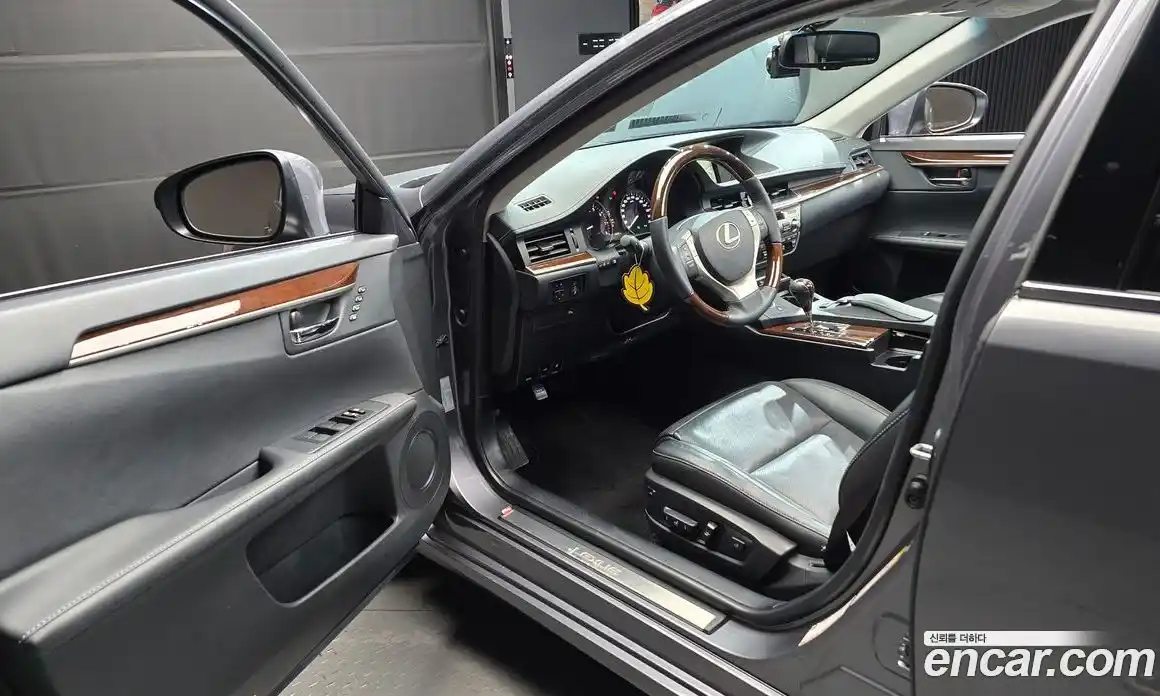 Lexus ES 2014 3.5 Автомат в Москве № 198804, фото 15