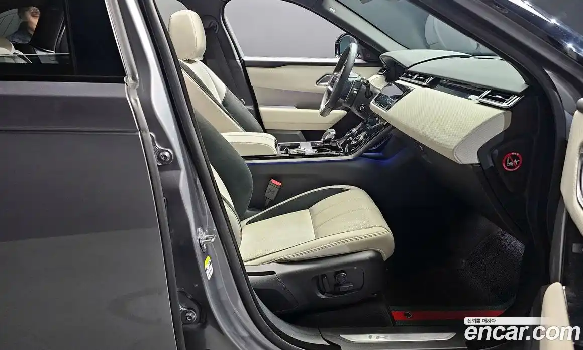 Land Rover Range-Rover Velar 2022 2.0 Автомат в Москве № 213317, фото 14