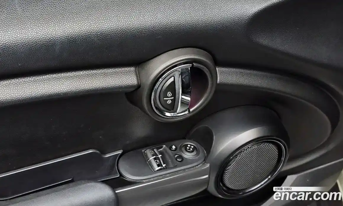 Mini Cooper 2016 1.5 Автомат в Москве № 214327, фото 2