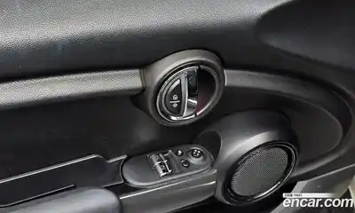 Mini Cooper 2016 1.5 Автомат в Москве № 214327, миниатюра 2