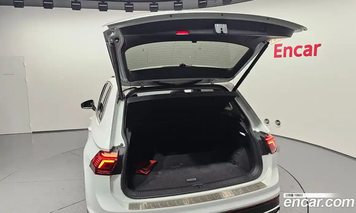 Volkswagen Tiguan 2022 2.0 Автомат в Москве № 214978, фото 9