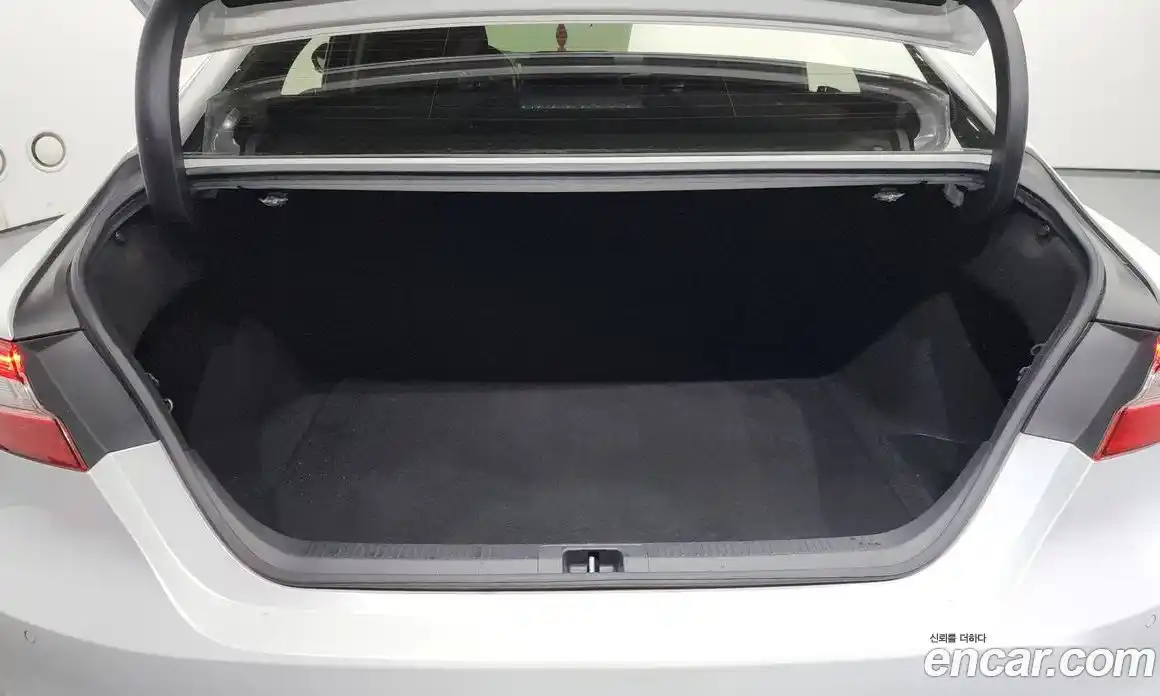 Toyota Camry 2019 2.5 Автомат в Москве № 215517, фото 18